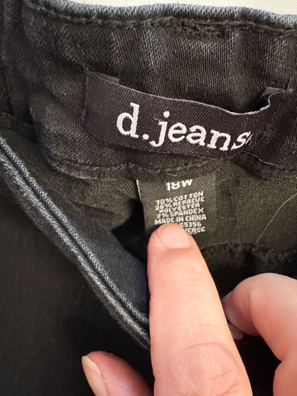 Capri jeans size 18 - Picture 2 of 3